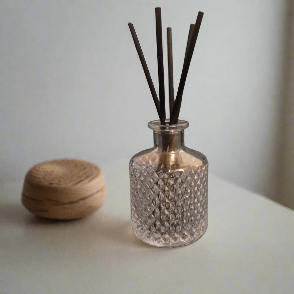 Musk Reed Diffuser
Price £15.00
100ml
Refillable Geo Dimond Cut Diffuser bottle