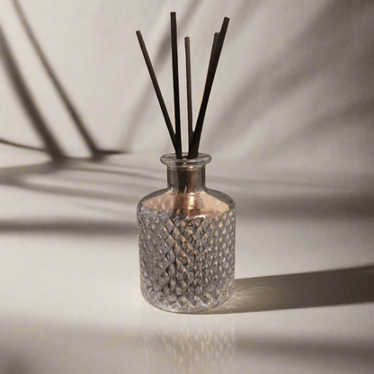 Aurora Reed Diffuser
Price £15.00
100ml
Refillable Geo Dimond Cut Diffuser bottle